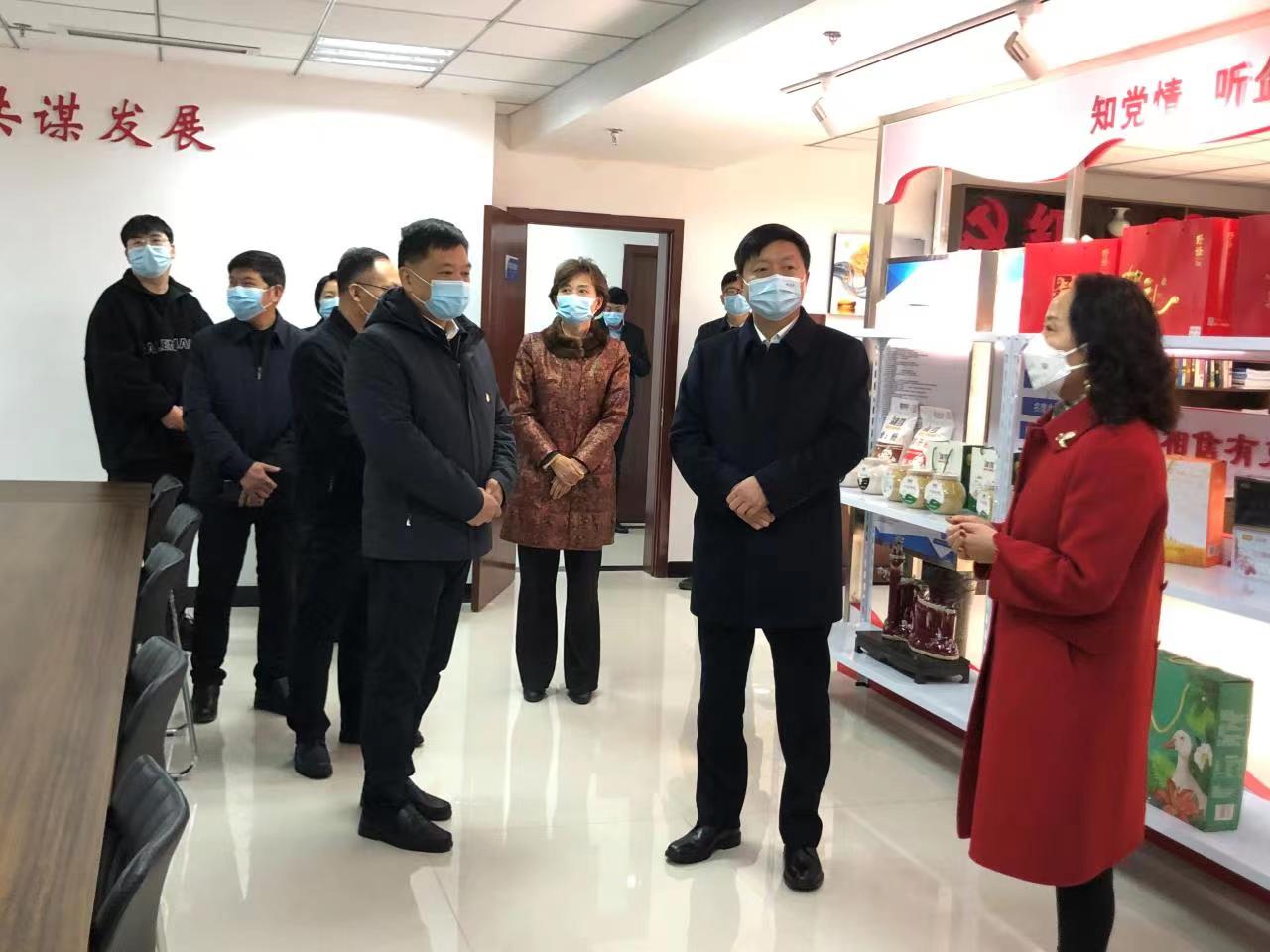 许昌市市长刘涛、副市长赵淑红莅临许昌市企业家协会指导调研工作